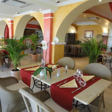 Hotell Hotel & Spa La Villa 3*