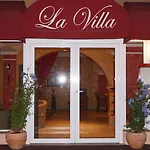 & La